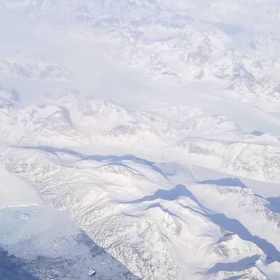 Mountains in Greenland from 40,000ft #greenland #greatcircle