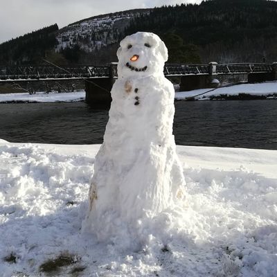 #tweed #snowday #innerleithen #snowperson